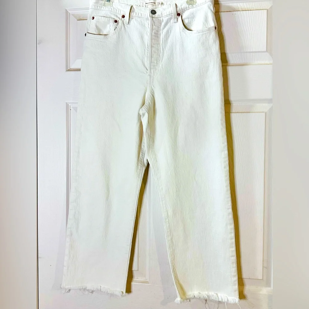 EUC Levi's Men's Classic White Jeans Size 32‎